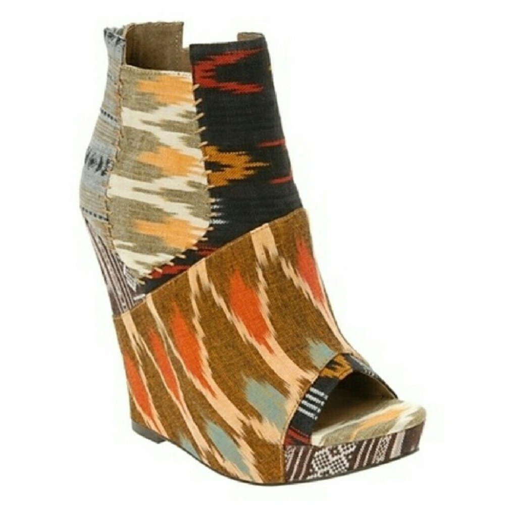 Aldo Limited Edition Tribal Wedges By Julian Louie